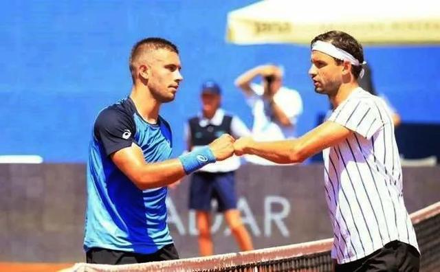 在球场上的 在球场上的