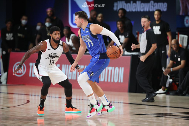 与另一位英 与另一位英